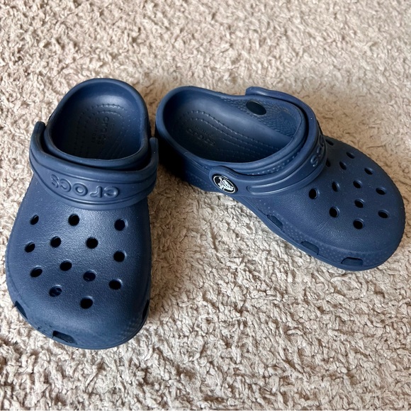 Crocs Kids Classic Clog - Navy Blue Size C8 - Picture 1 of 5
